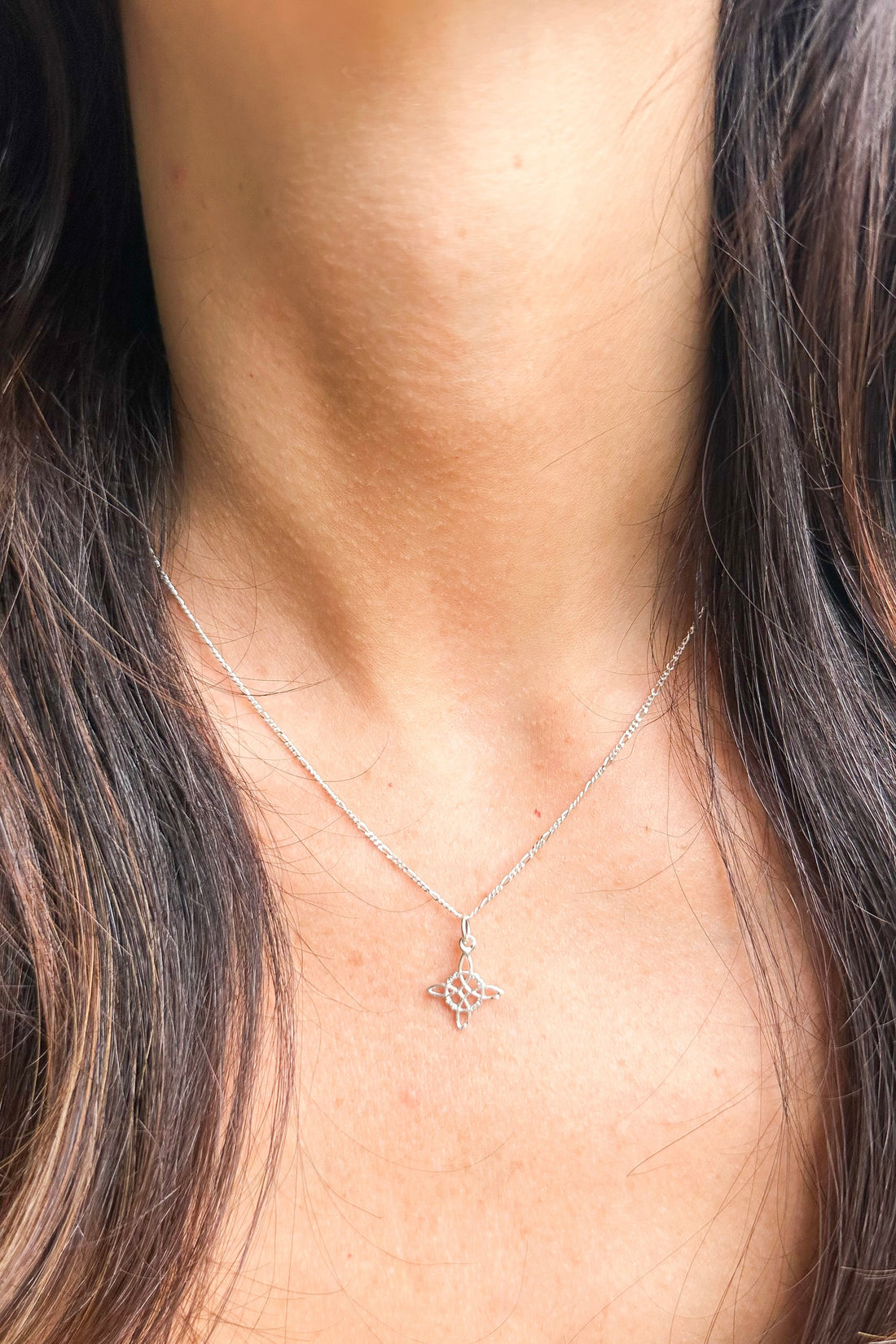 Colgante Nudo de Bruja | Plata | Amuleto Protector