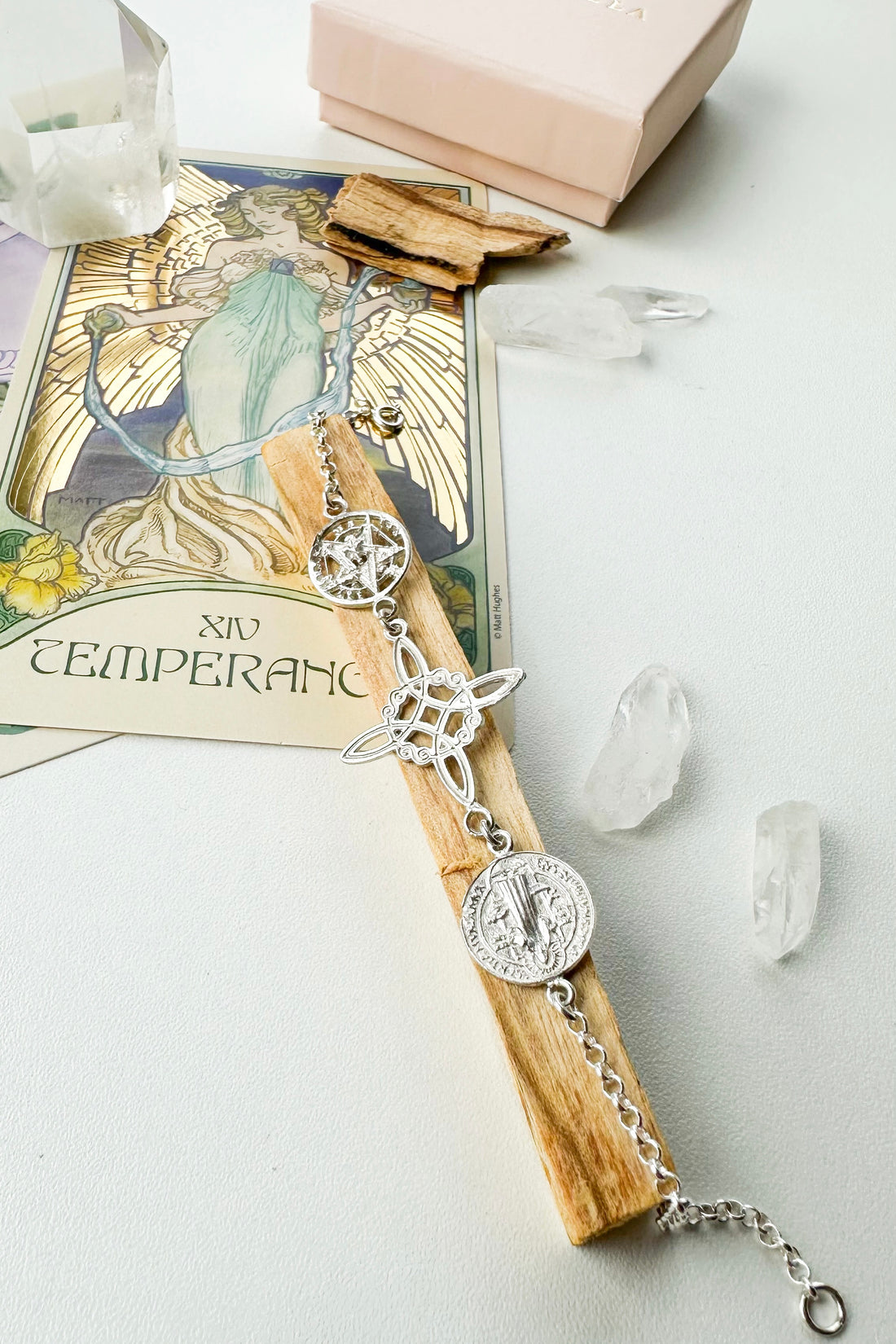 Pulsera Triple Protección | Plata | Nudo de bruja, San Benito y Tetragramatón