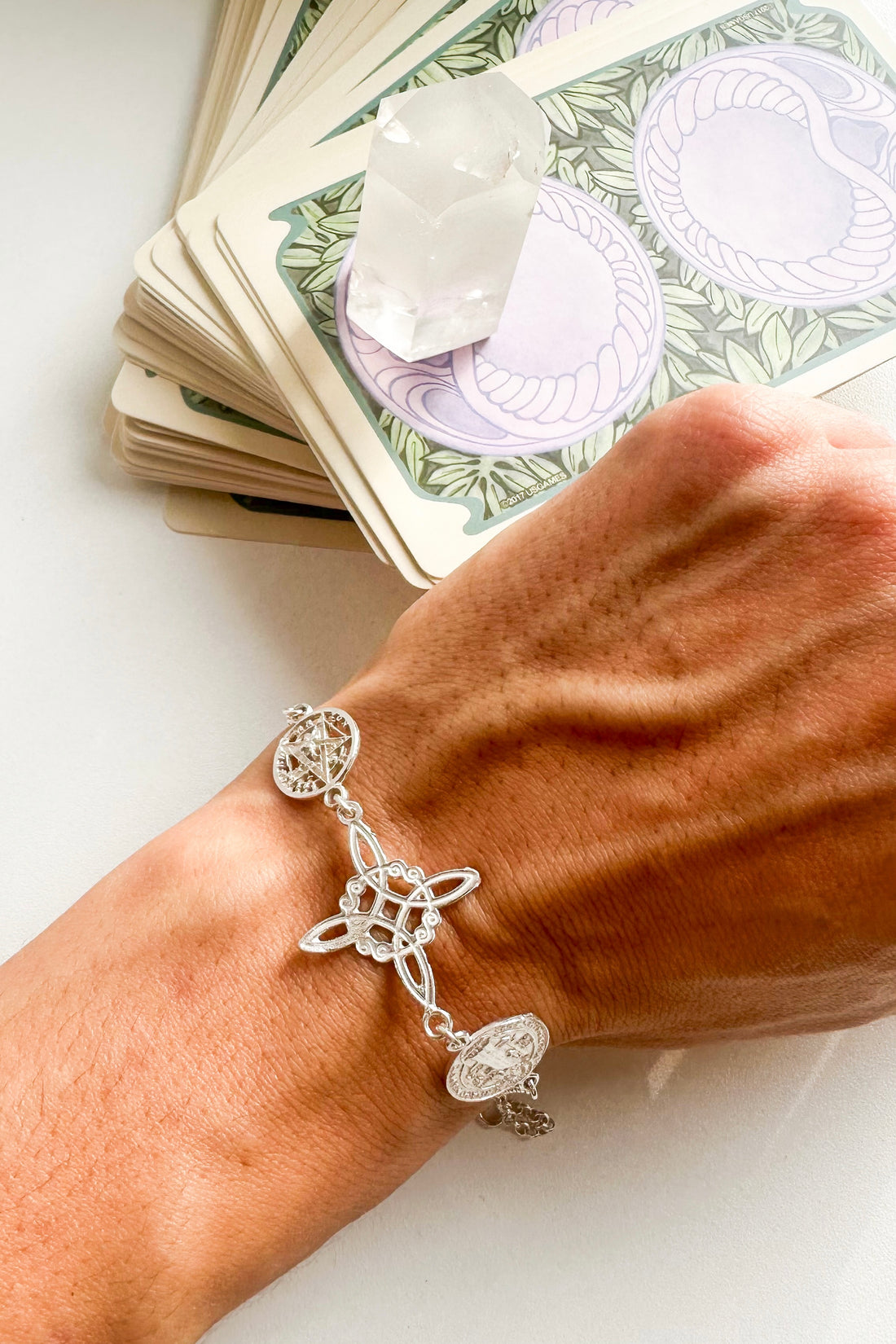 Pulsera Triple Protección | Plata | Nudo de bruja, San Benito y Tetragramatón