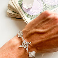 Pulsera Triple Protección | Plata | Nudo de bruja, San Benito y Tetragramatón