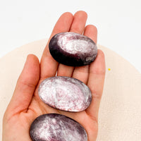 Lepidolita palmstone | Limpieza - Superación