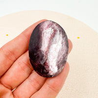 Lepidolita palmstone | Limpieza - Superación
