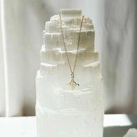 Colgante Nudo de Bruja | Plata bañada en oro