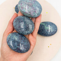 Cianita con Rubí Palmstone | Calma - Valentía