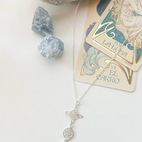 Colgante Triple Protección | Plata | Nudo de bruja, San Benito y Tetragramatón