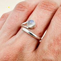 Anillo Piedra Luna | Feminidad y magnetismo.