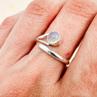 Anillo Piedra Luna | Feminidad y magnetismo.