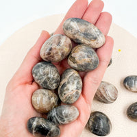 Piedra Luna Negra Rodado | Energía femenina - Magnetismo