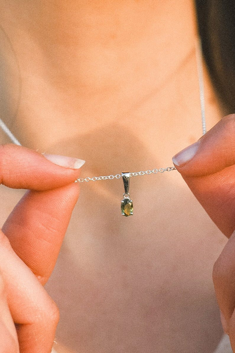 Colgante Moldavita Facetada | Oval | Buena suerte - Espiritualidad