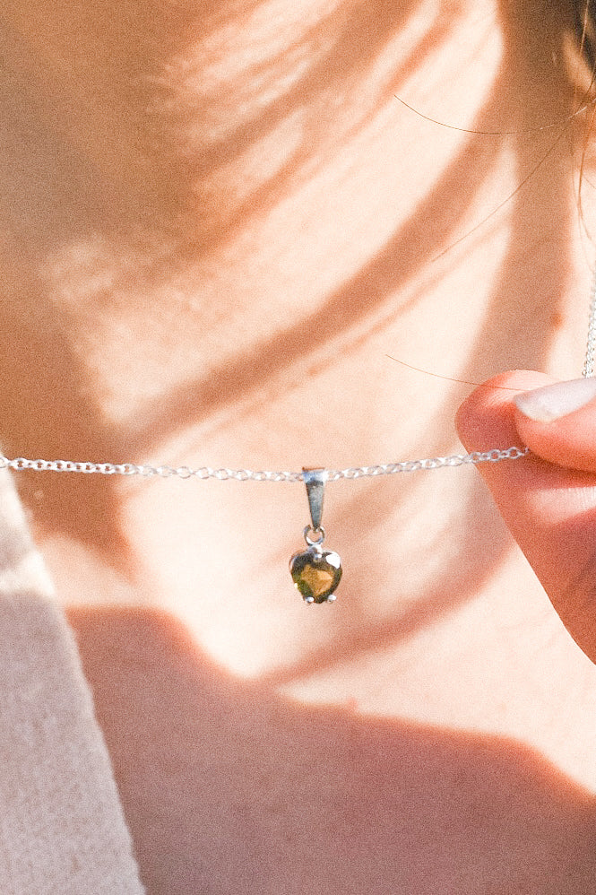 Colgante Moldavita Facetada | Corazón | Buena suerte - Espiritualidad