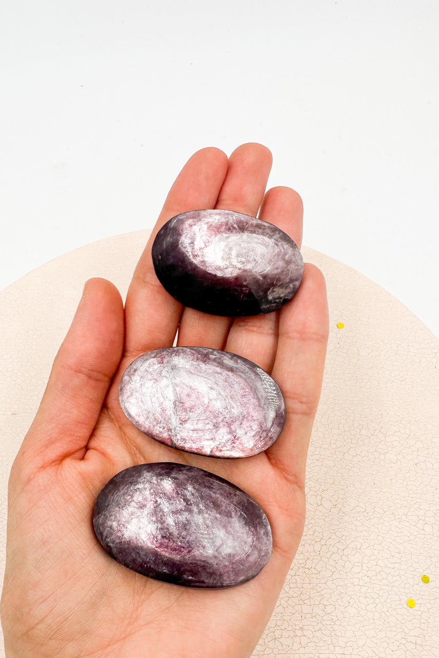 Lepidolita palmstone | Limpieza - Superación