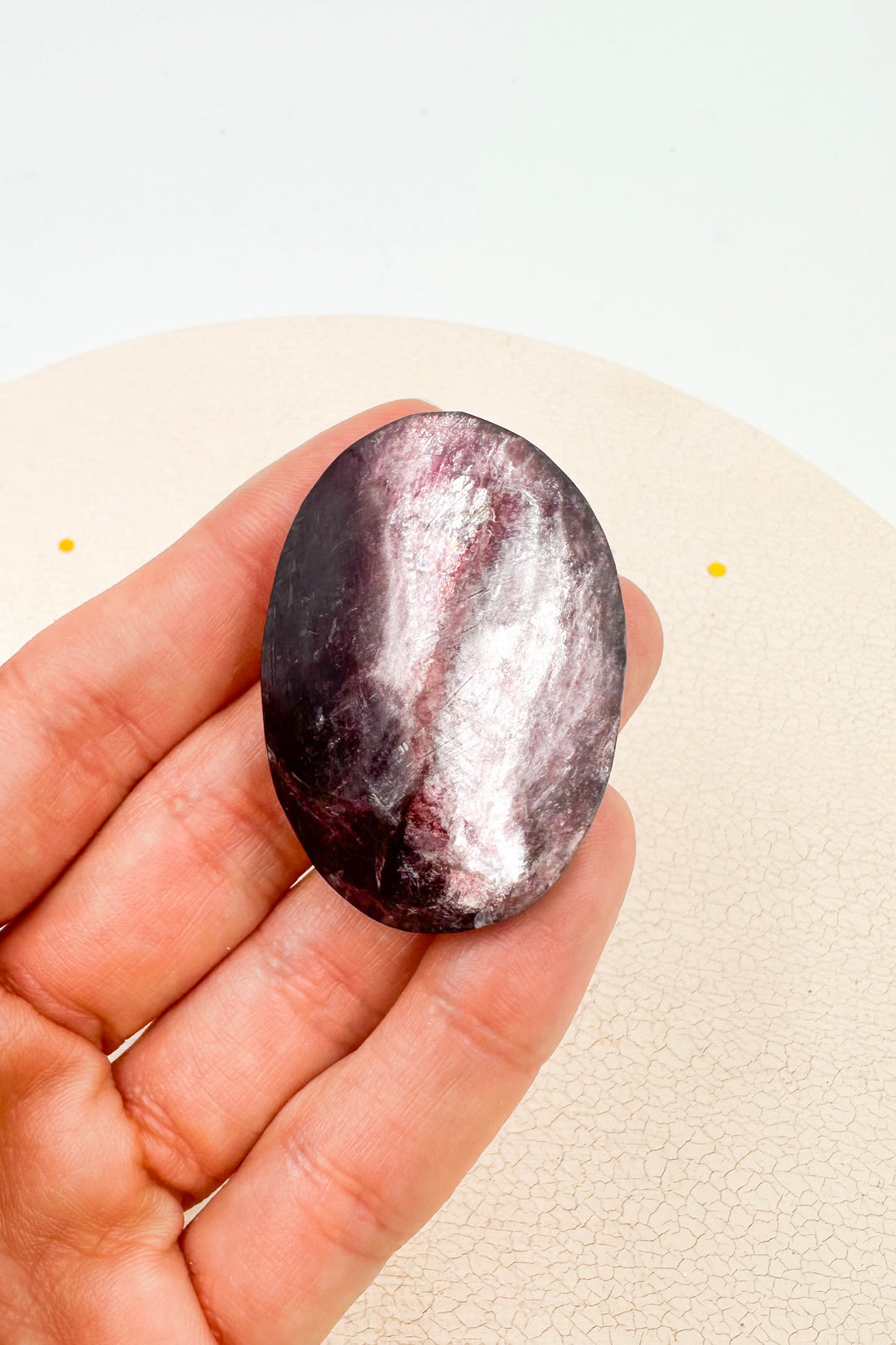 Lepidolita palmstone | Limpieza - Superación