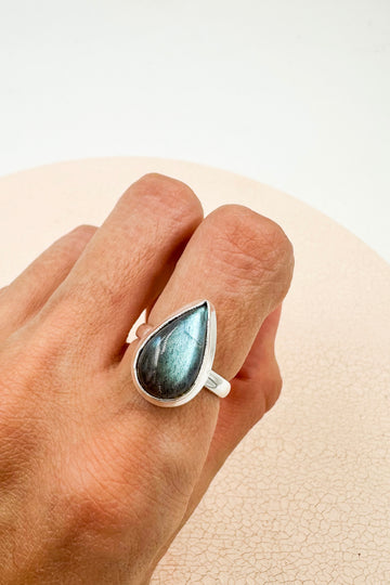 Anillo Labradorita | Transformación y protección