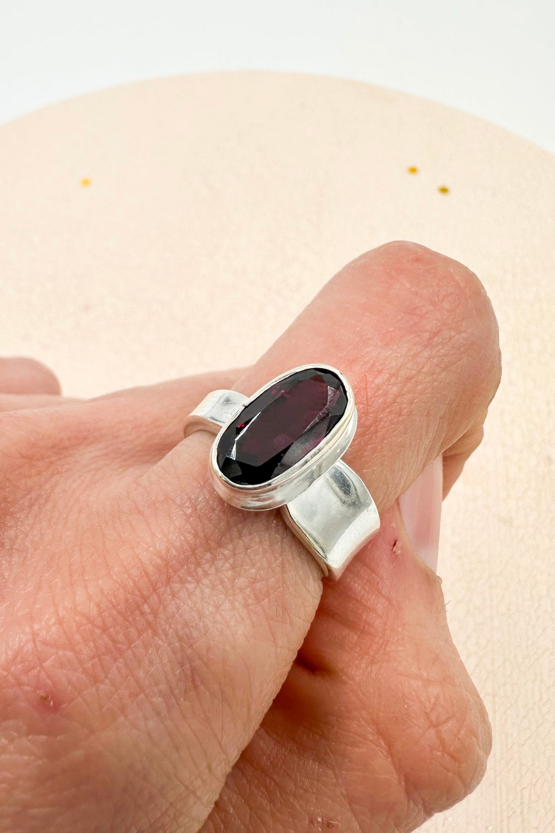 Anillo Granate | Energía y pasión
