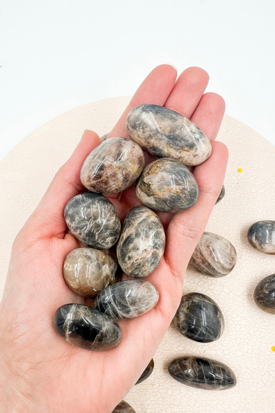Piedra Luna Negra Rodado | Energía femenina - Magnetismo